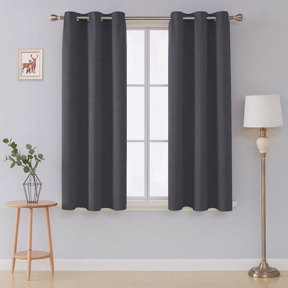  UV-protective blackout curtains